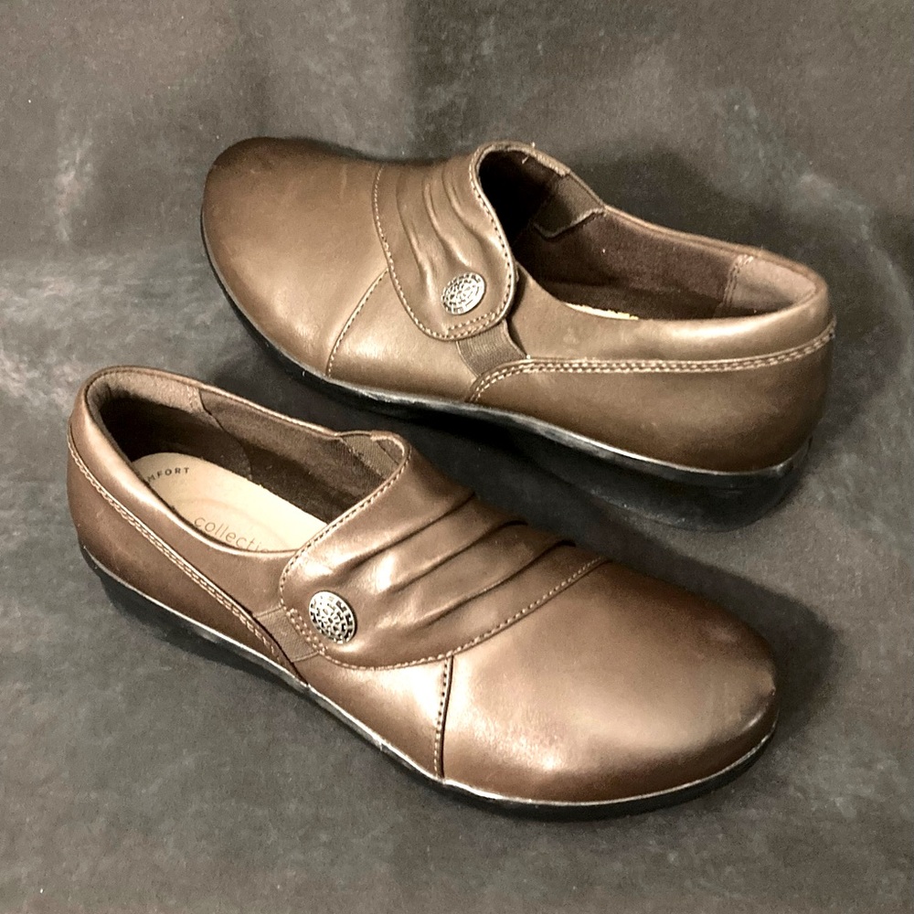 NWT Clarks Leather Loafer SIZE 6 M